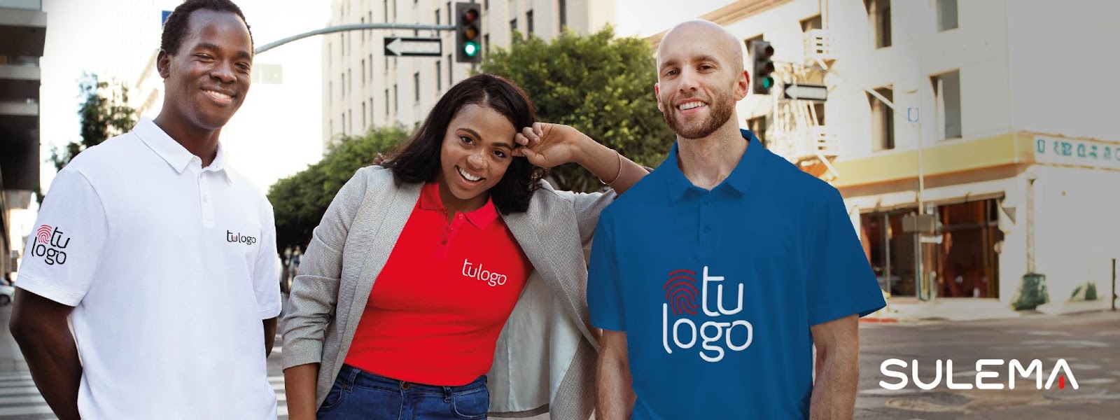 Polos: deporte, moda y herramienta promocional con siglos de historia 5 Grupo de amigos con polos bordados con tu logo