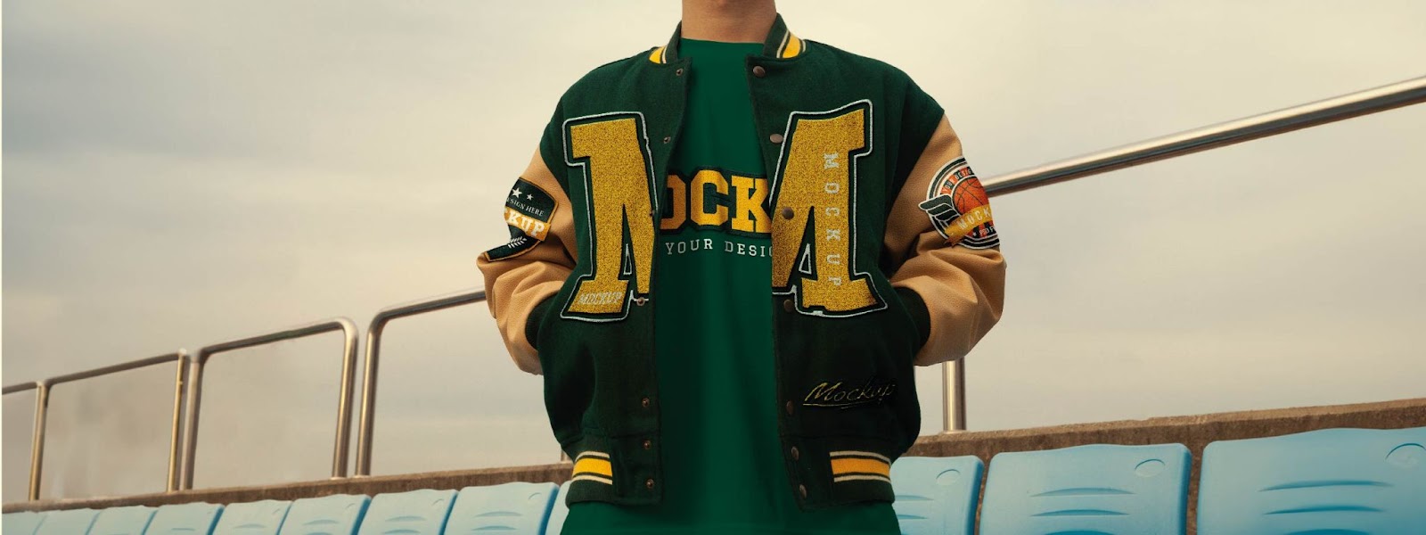 3 razones del boom de las chaquetas en la década de los 80s 5 Joven usando una chaqueta universitaria