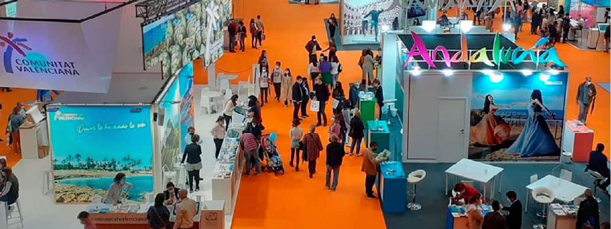 Expovacaciones Bilbao: El escenario perfecto para los regalos publicitarios 1 Gente en los pasillos de la feria Expovacaciones Bilbao