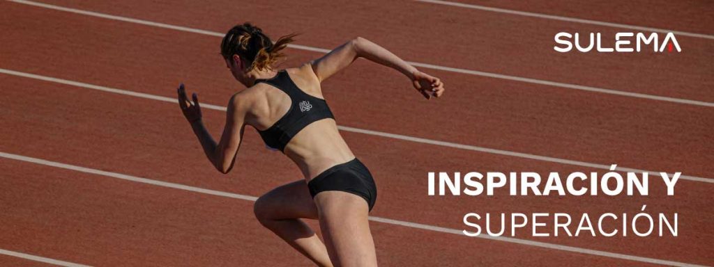 Mujer atleta con el texto: "Inspiración y superación".
