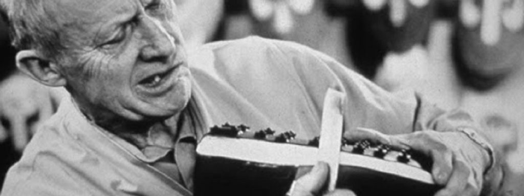 La estrategia de branding de Nike: Los secretos de una marca legendaria 2 Bill Bowerman y Nike Waffles Trainer
